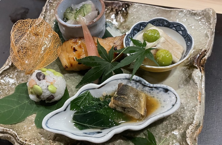 横浜の日本料理で記念日などのお祝いのお食事を楽しむなら　薬石庵司紀